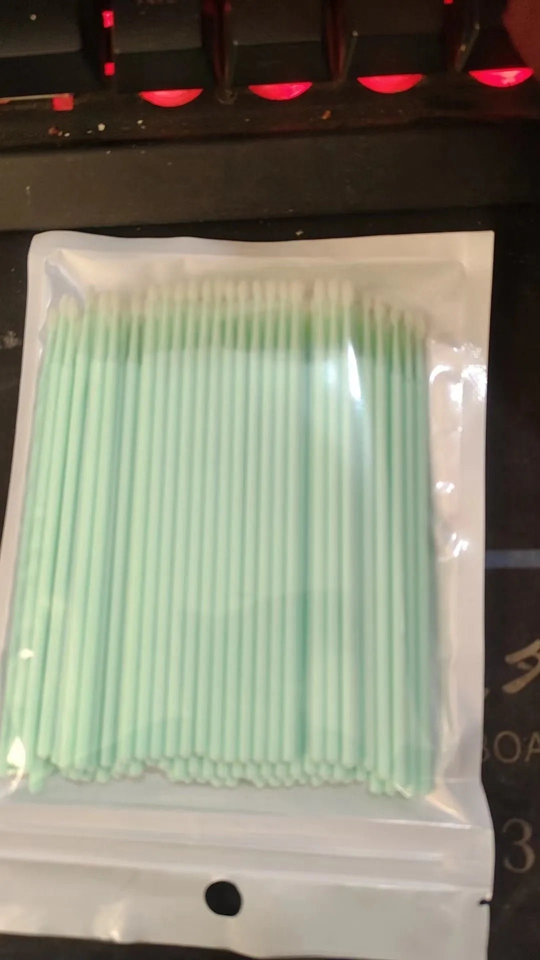 Disposable micro applicator brushes with bendable cotton tips and colour-coded handles for eyelash extensions
