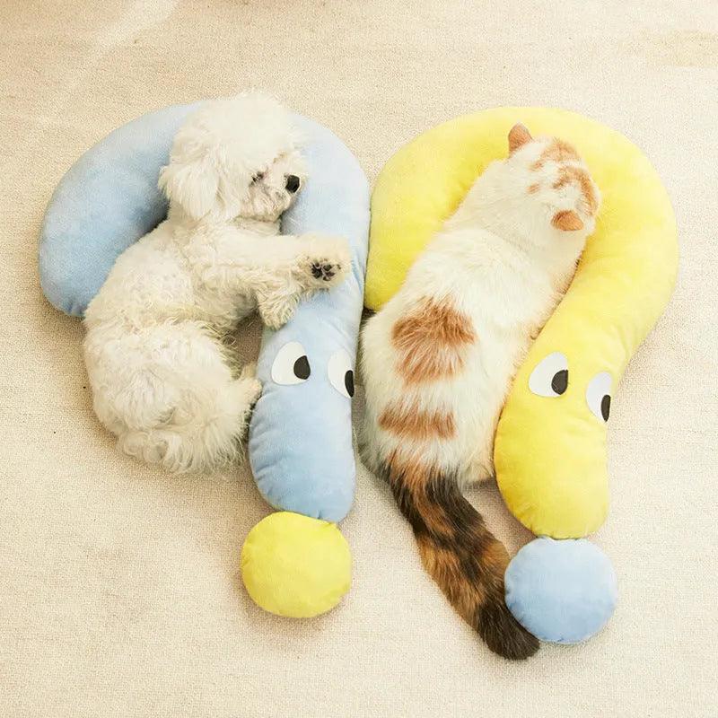 Blue and yellow pet pillow measuring 62x39 cm for cat and dog sleeping