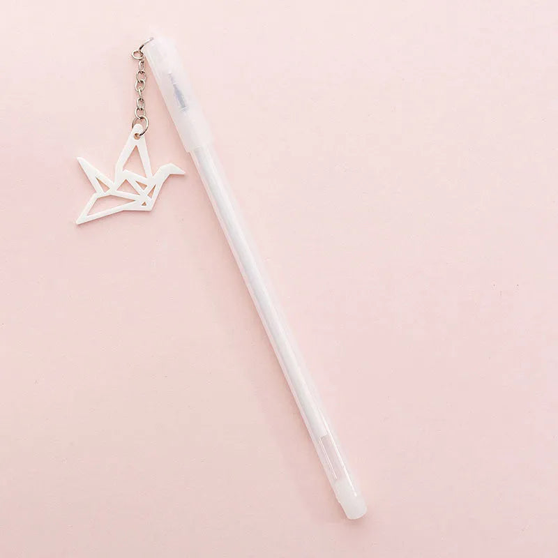 Paper crane rabbit pendant gel pen with 0.38mm tip and 17cm plastic shell.