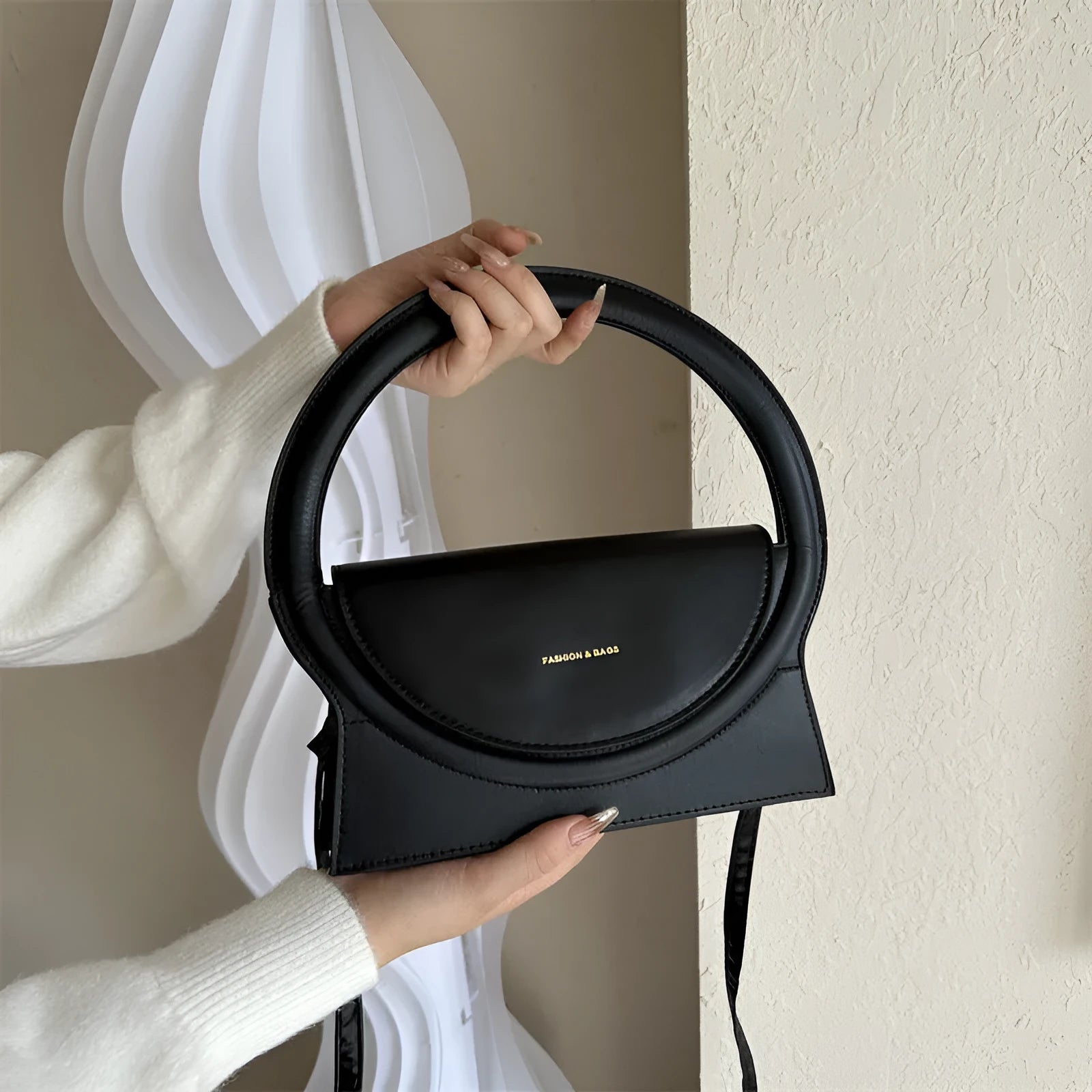 Horizontal square PU leather shoulder messenger bag with sandwich pocket and mobile phone compartment in street trend style