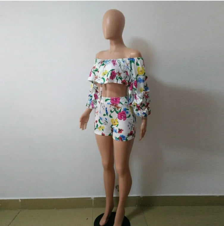 Women's multicolour digital print two-piece lounge set with fleece-lined long sleeves and matching shorts