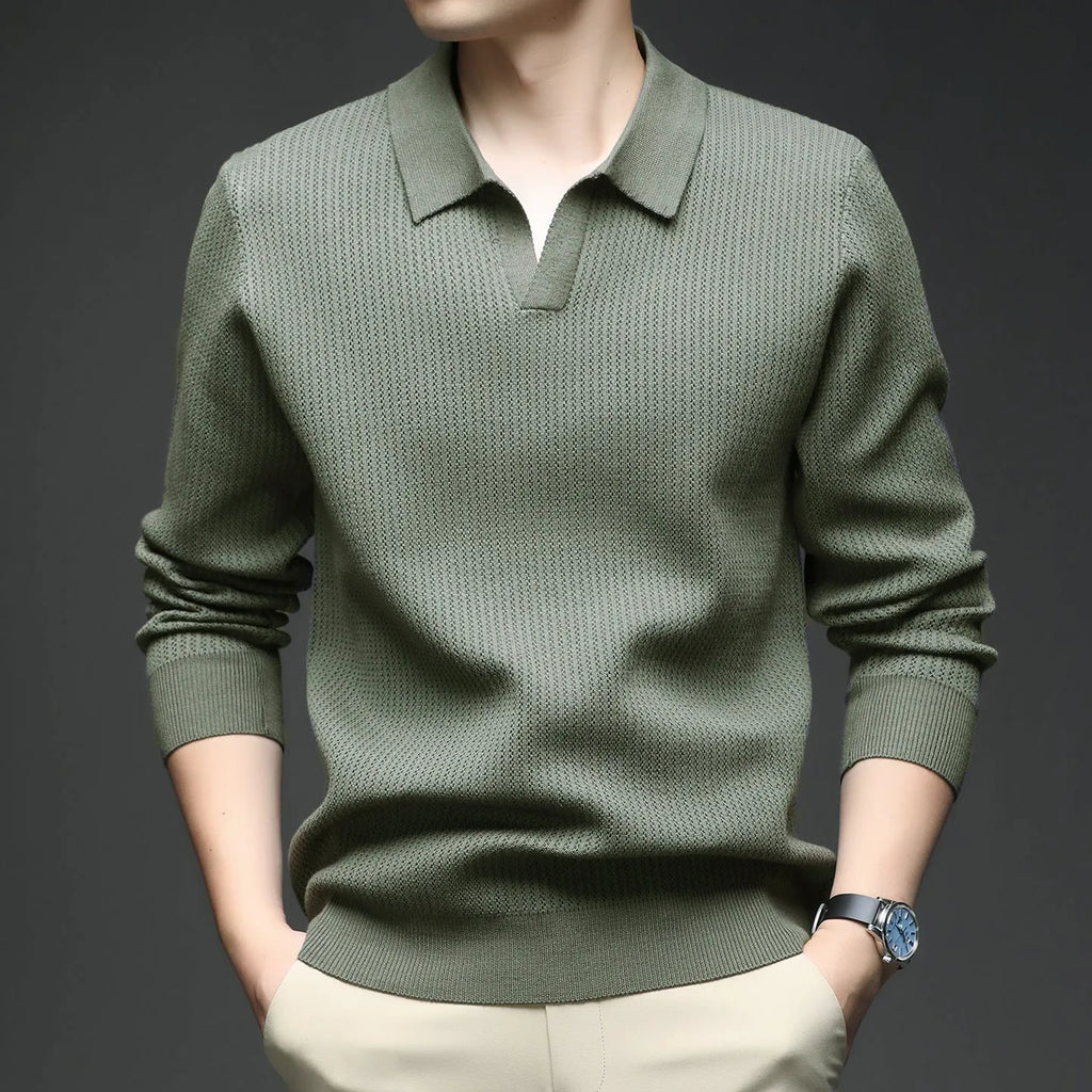 Men's loose long sleeve pullover sweater in a casual style for autumn.