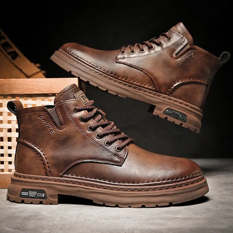 Men's mid-calf Martin boots with chunky rubber sole, leather lining and front lace-up, in black or brown