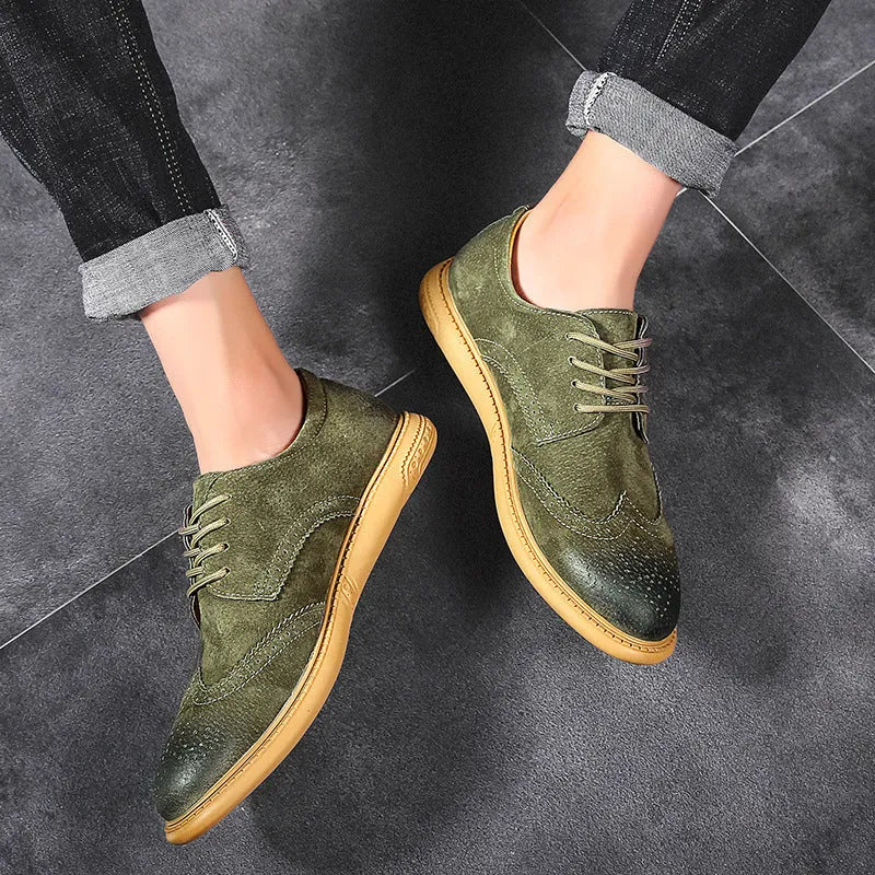 Men's black leather lace-up business shoes with a rubber sole and leather toe cap.