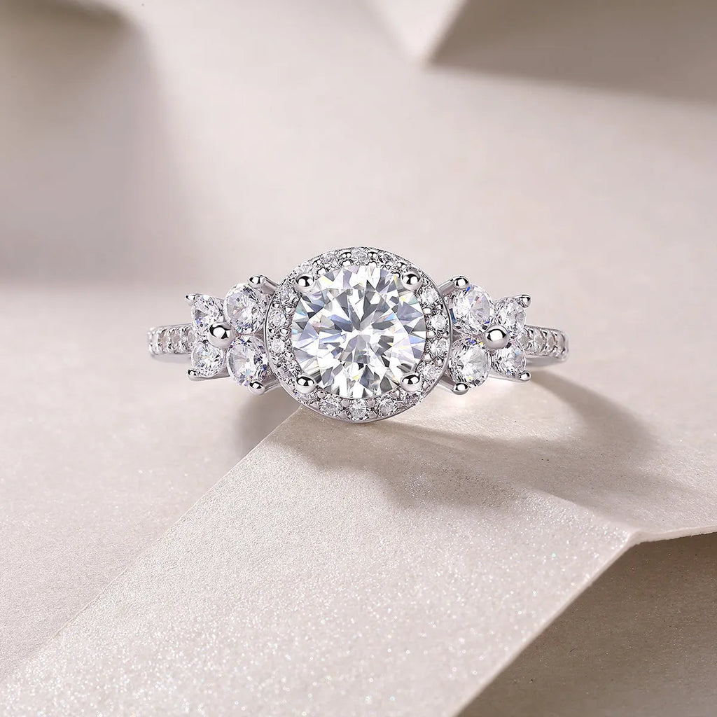 1 carat moissanite wedding ring set in S925 silver with platinum plating, sizes 5 to 9, gift box and GRA certificate