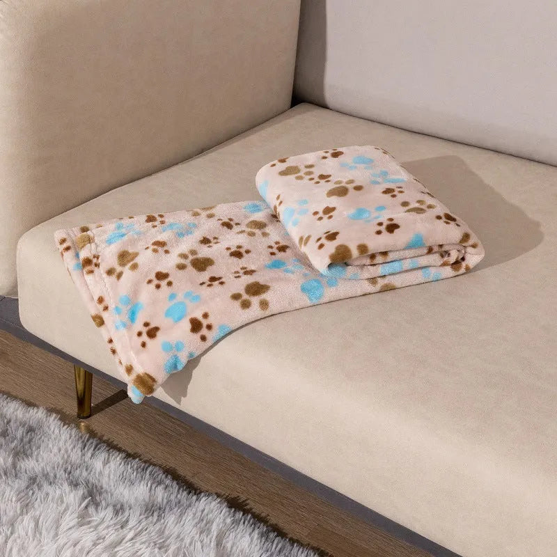 Double-sided thickened flannel pet blanket with cartoon anime dog design.