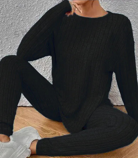 Sunken stripe pattern two-piece homewear set in black or blue colour with regular sleeves
