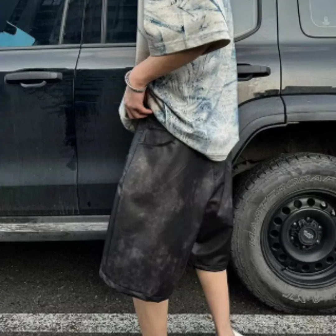 Loose fit round neck t-shirt in solid color with Korean style dirty print and washed aging effect.