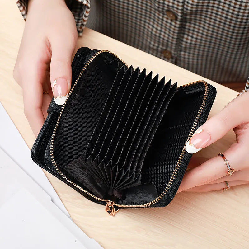 Women's short wallet in breathable PU leather with antibacterial function and sewing thread detailing