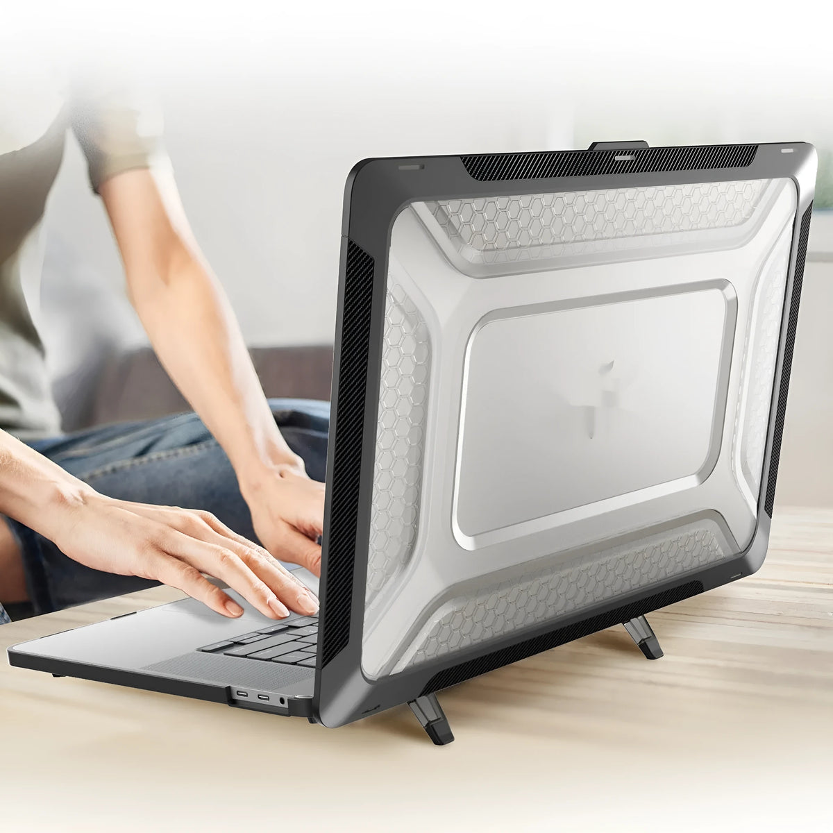 MacBook protective shell in cool black, starry sky grey, elegant apricot, and sapphire blue colours for Air and Pro models.