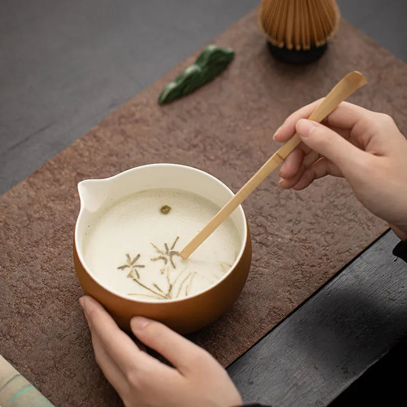 Ceramic matcha tea set with 550ml bowl, whisk, stand, and spoon in Chinese style glaze finish