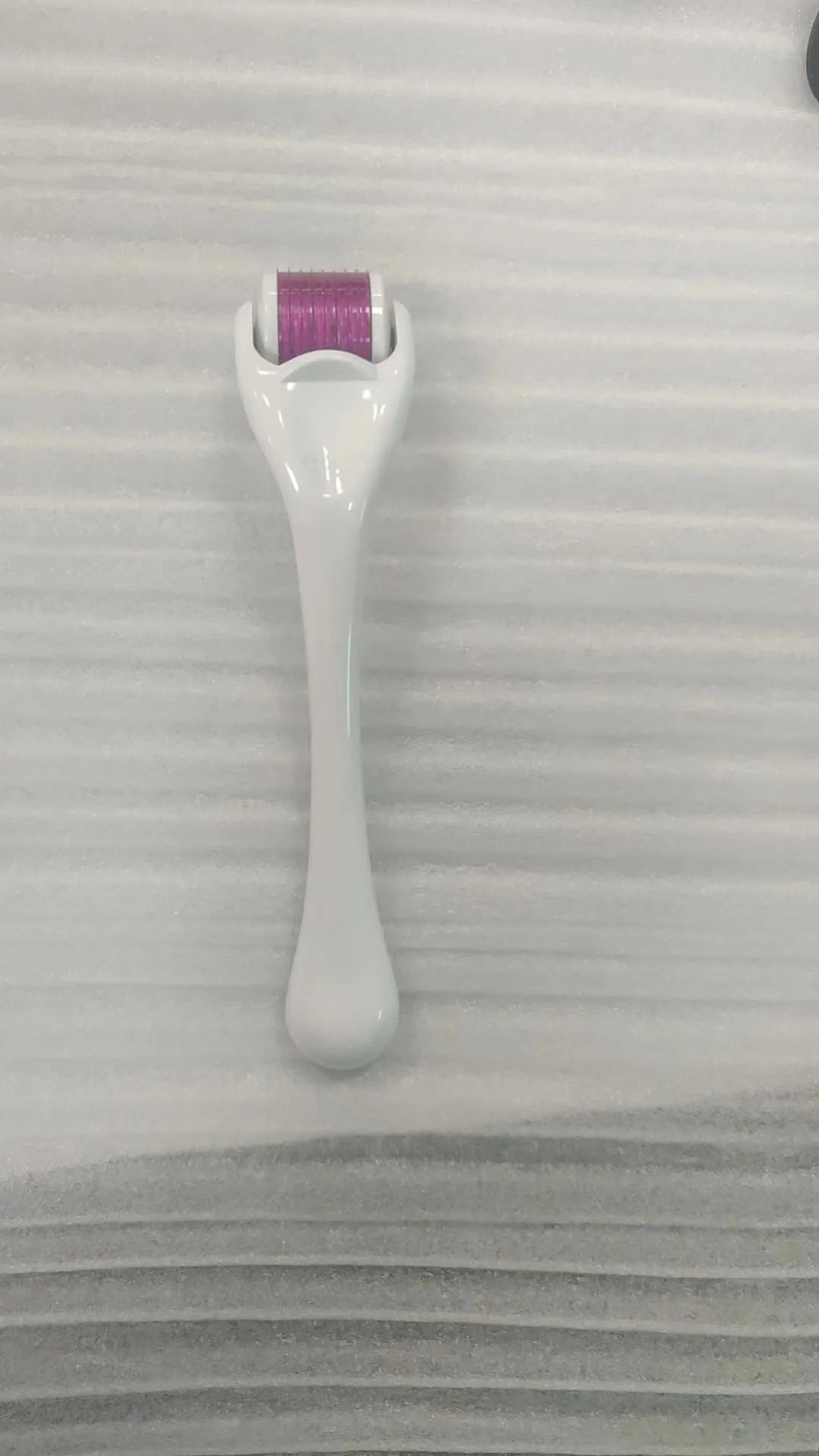 540 micro needle roller derma tool in assorted colours with choice of needle sizes 0.2mm, 0.25mm, 0.3mm.