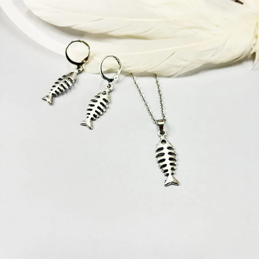 Fishbone pendant necklace with O-shaped chain and matching earrings in retro alloy jewellery set