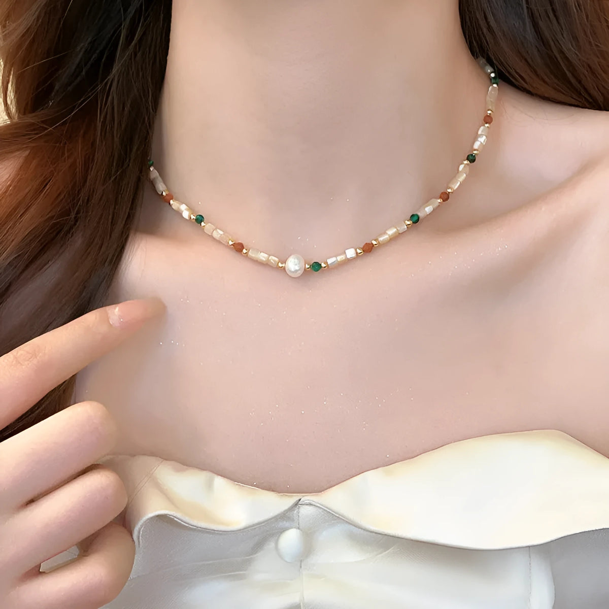 Women's pearl necklace with geometric pendant on a 41-50cm zinc alloy clavicle chain, available in freshwater pearl and apricot shell options