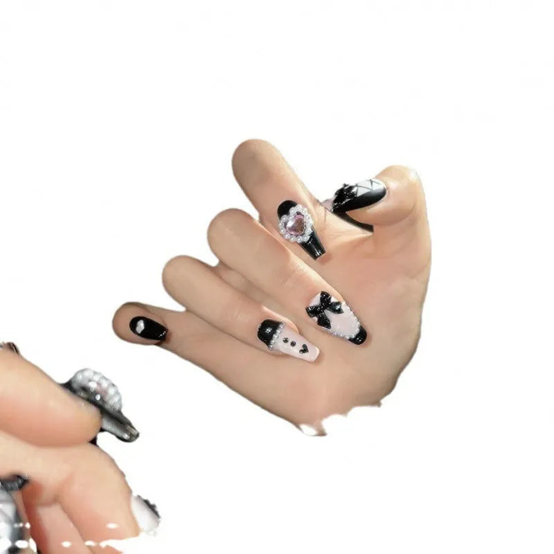 Black and pink heart hand-painted detachable manicure set with cat's eye style in four sizes