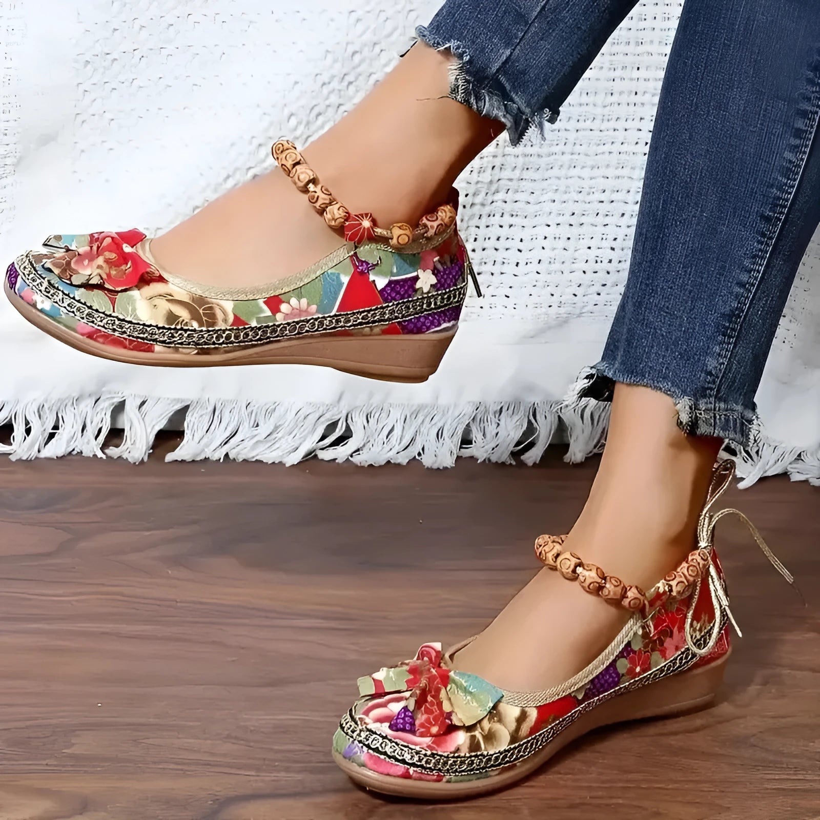 Women's black ethnic platform sandals with elastic band and round toe