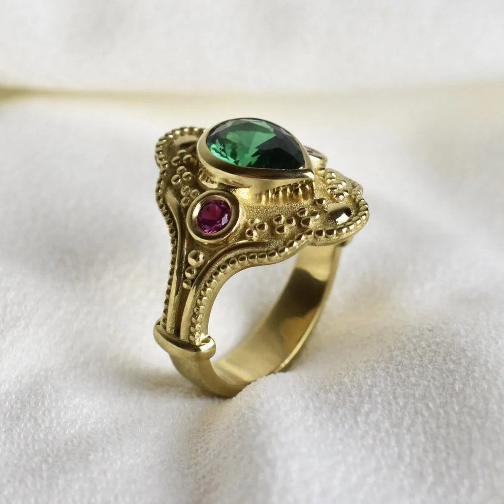 Gold-plated geometric women's ring with electroplated alloy construction in golden lvzuan colour