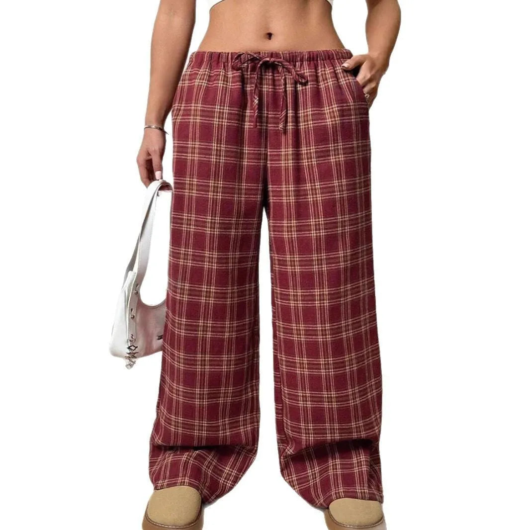 Women's loose drawstring trousers with plaid pattern and side pockets in blue or red colours