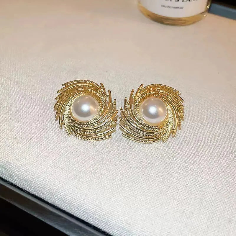 A pair of women's vintage-style alloy earrings with an irregular floral shape and a pearl electroplated colour.