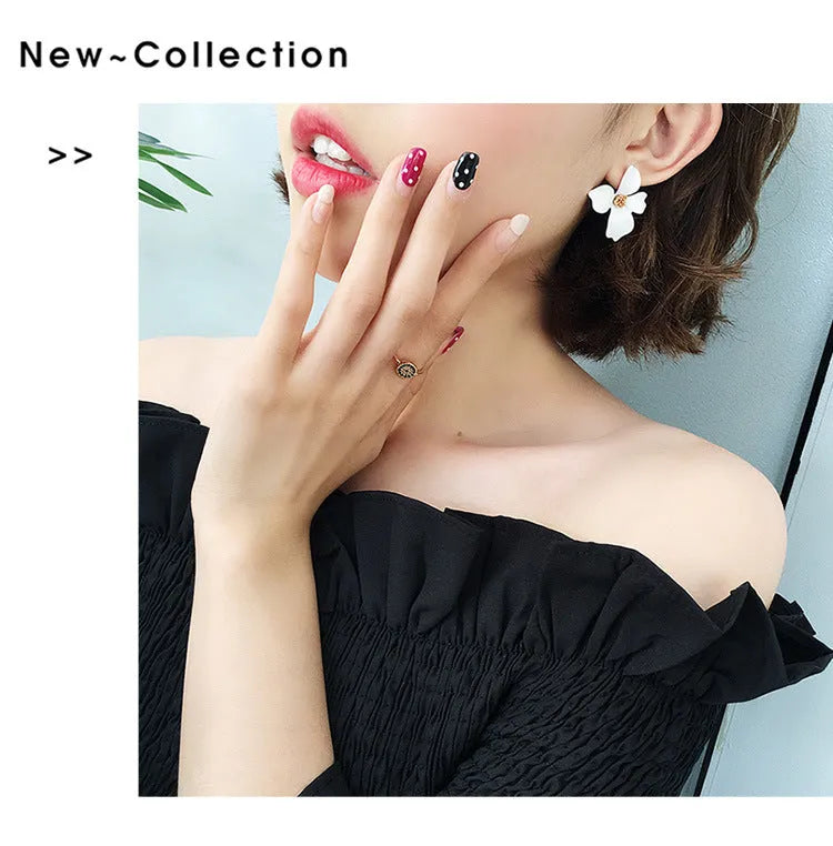 Flower stud earrings for women in alloy with white or pink electroplated finish