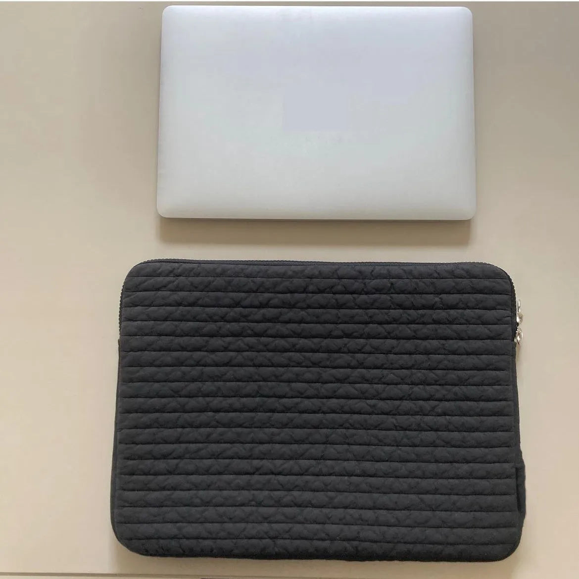 Black and white anti-seismic cotton cloth clutch laptop bag for tablets with internal coin pocket