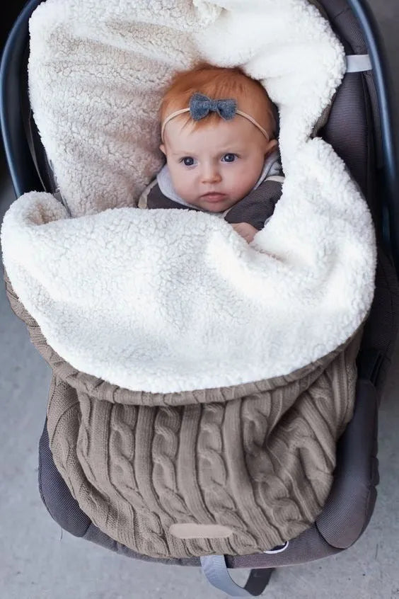 Baby stroller sleeping bag in envelope style with thick cotton wool filling for winter warmth