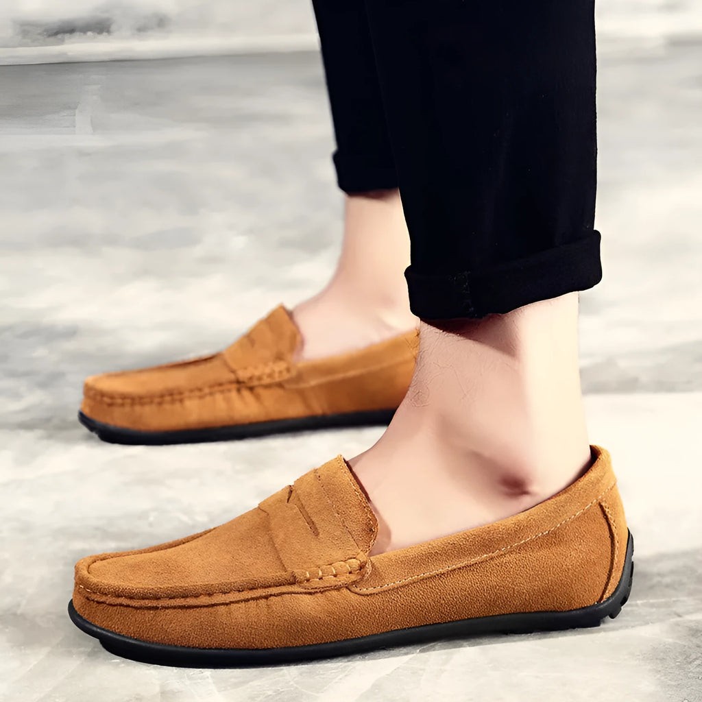 Men's suede Gommino casual shoes in brown with round toe and flat rubber sole