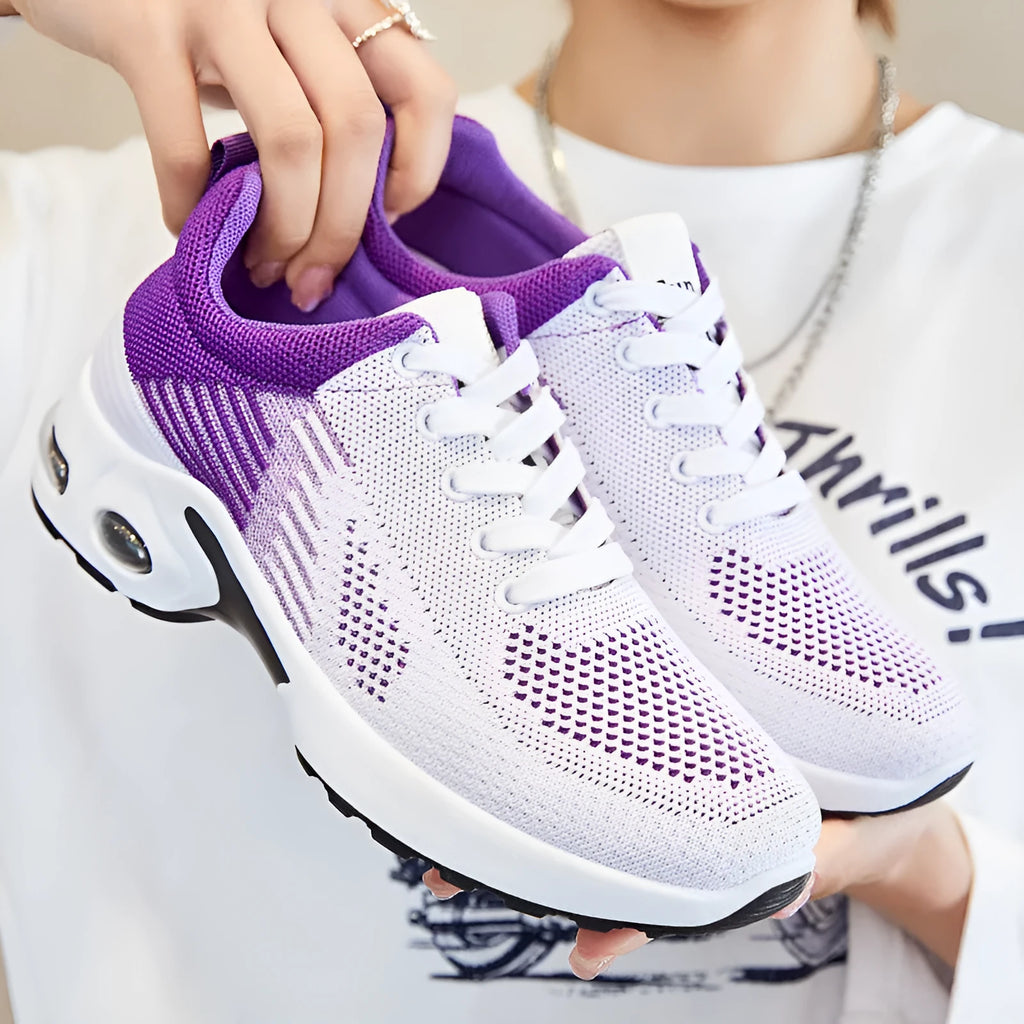 Women's Flyknit casual running shoes in striped pattern with flat PVC sole and lace-up design