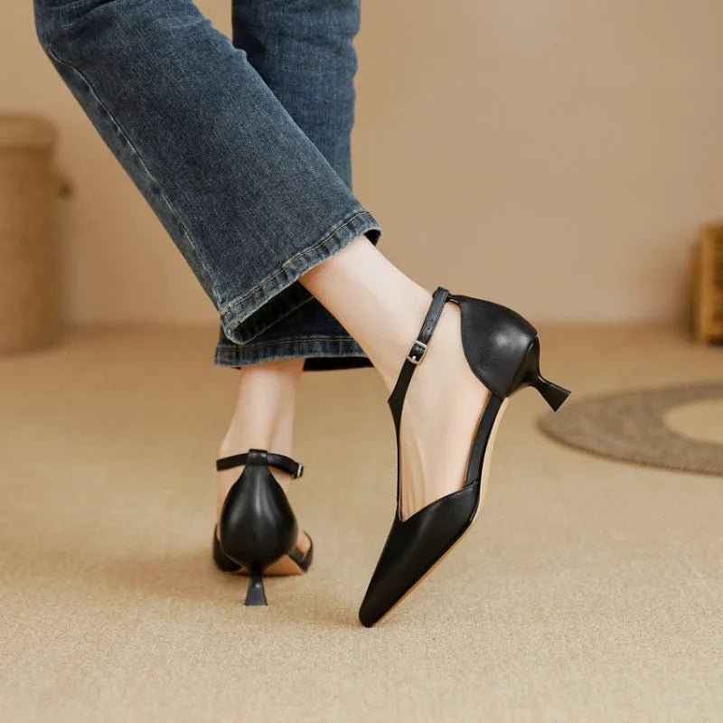 Brown and black ladies' high heels with pointed toe and cowhide leather upper in vintage European style