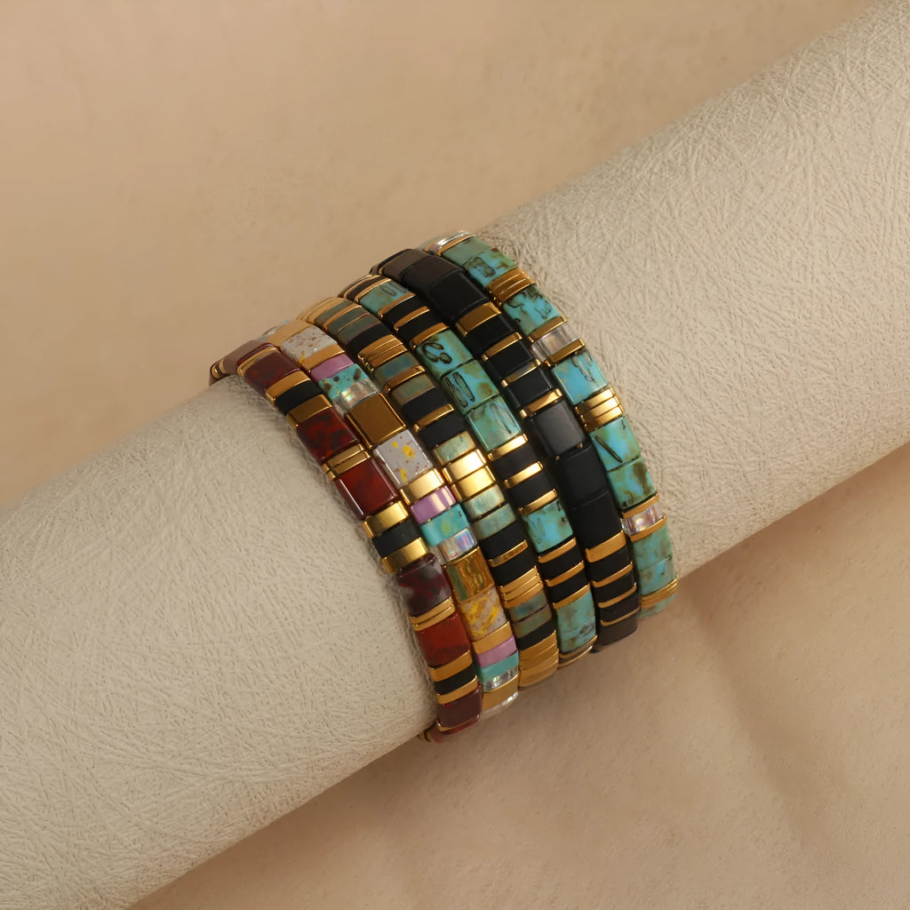 Geometric glass beaded bracelet in retro green colour with round elements