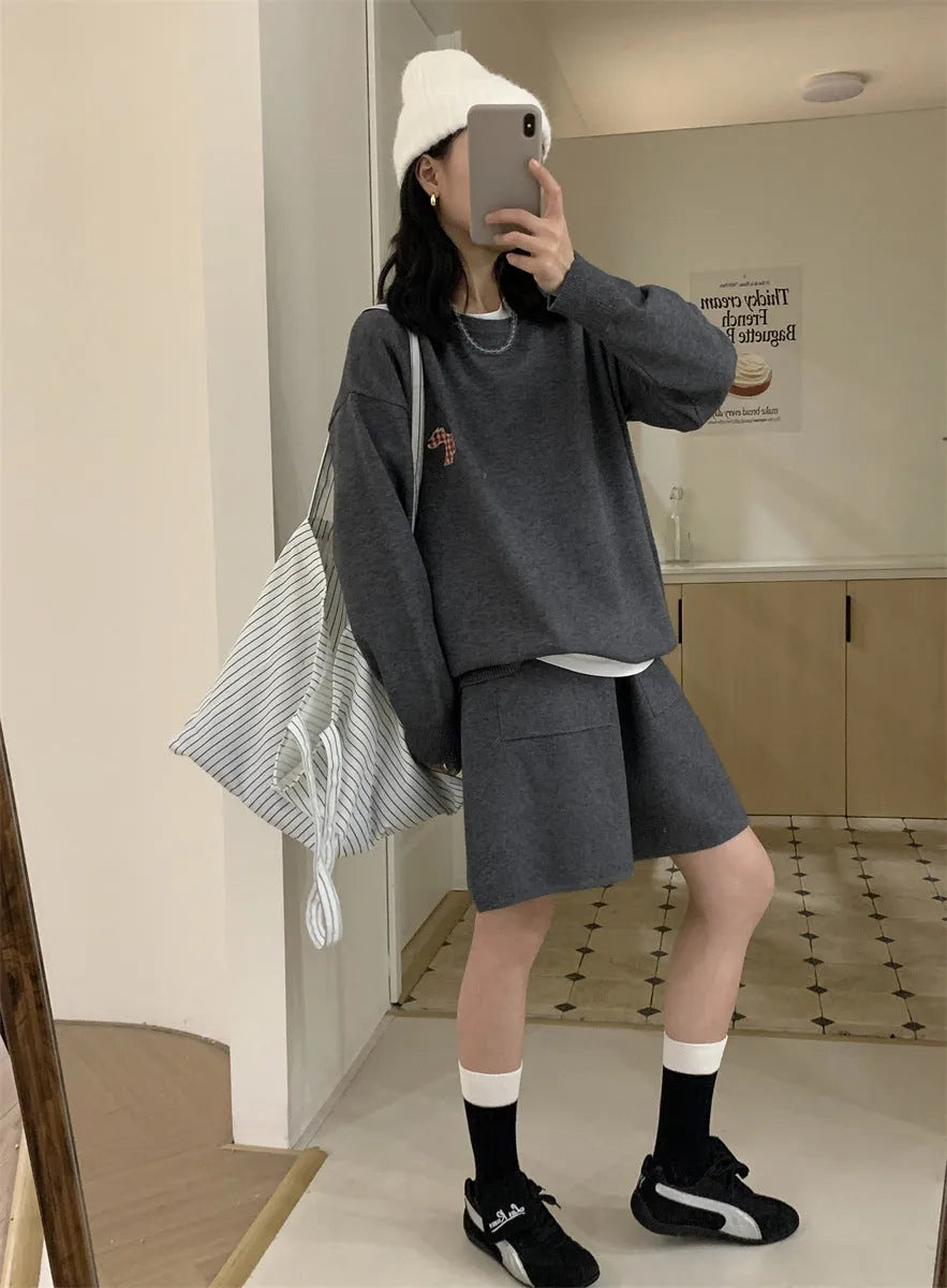 Women's casual sports knitted sweater shorts suit with animal pattern embroidery in milk blue colour