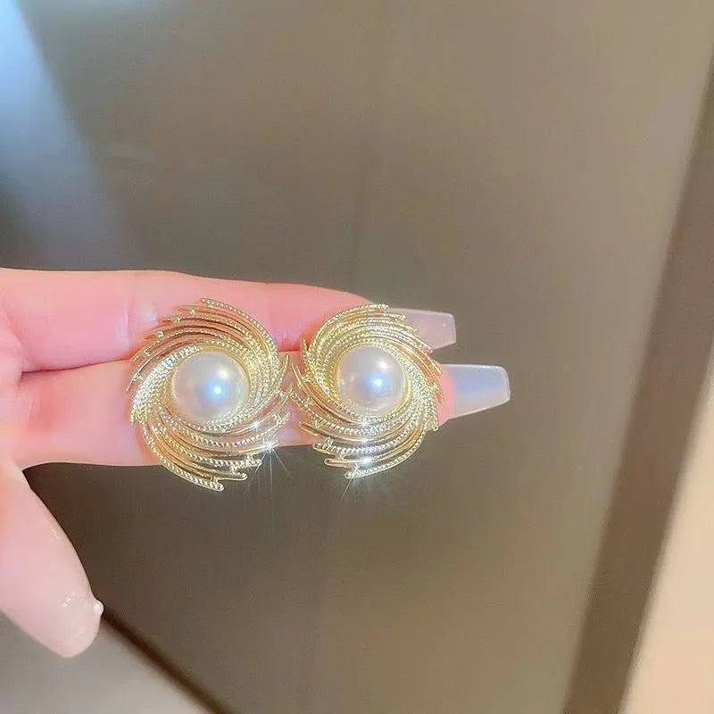 A pair of women's vintage-style alloy earrings with an irregular floral shape and a pearl electroplated colour.