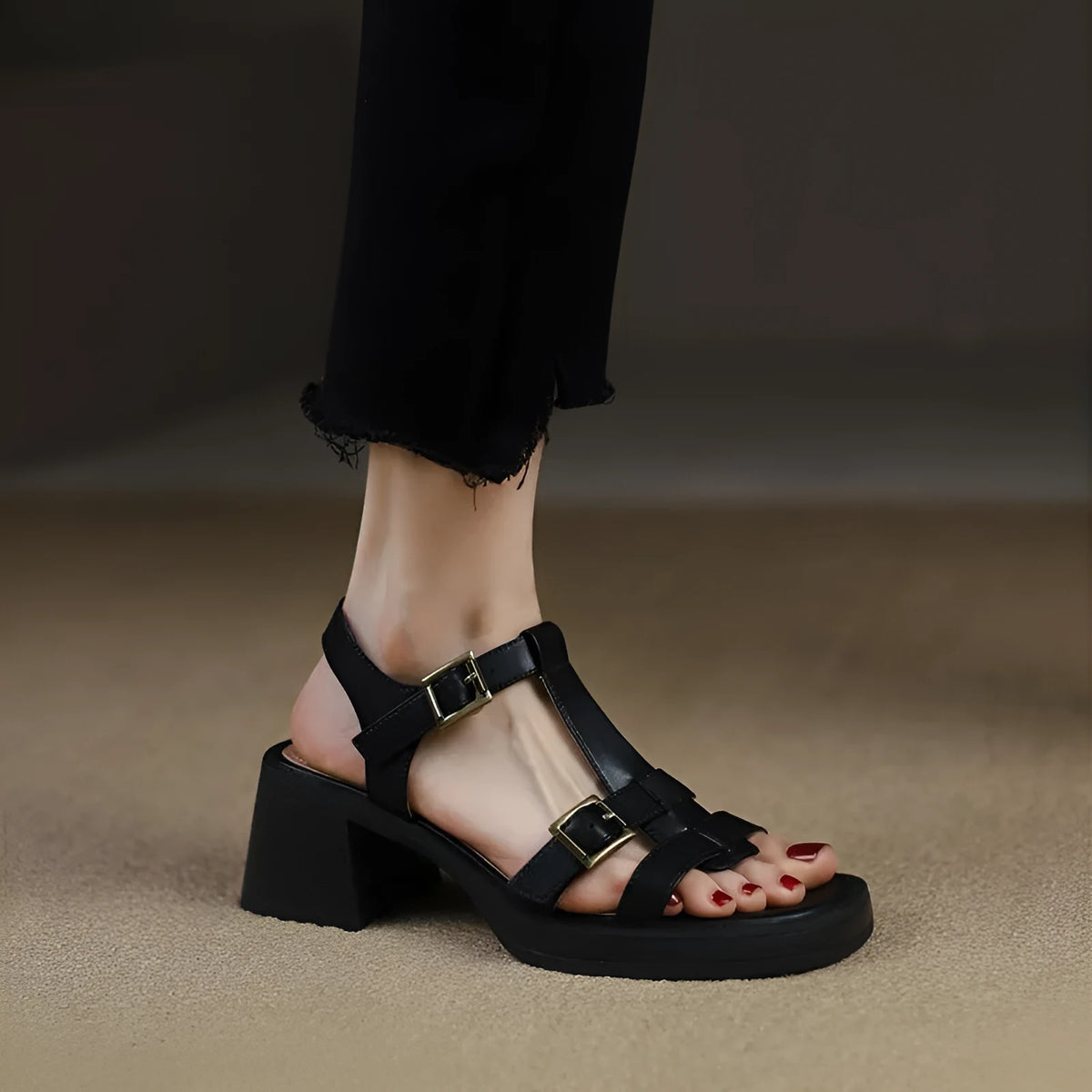 Women's black retro platform sandals with T-buckle fastening and chunky heel