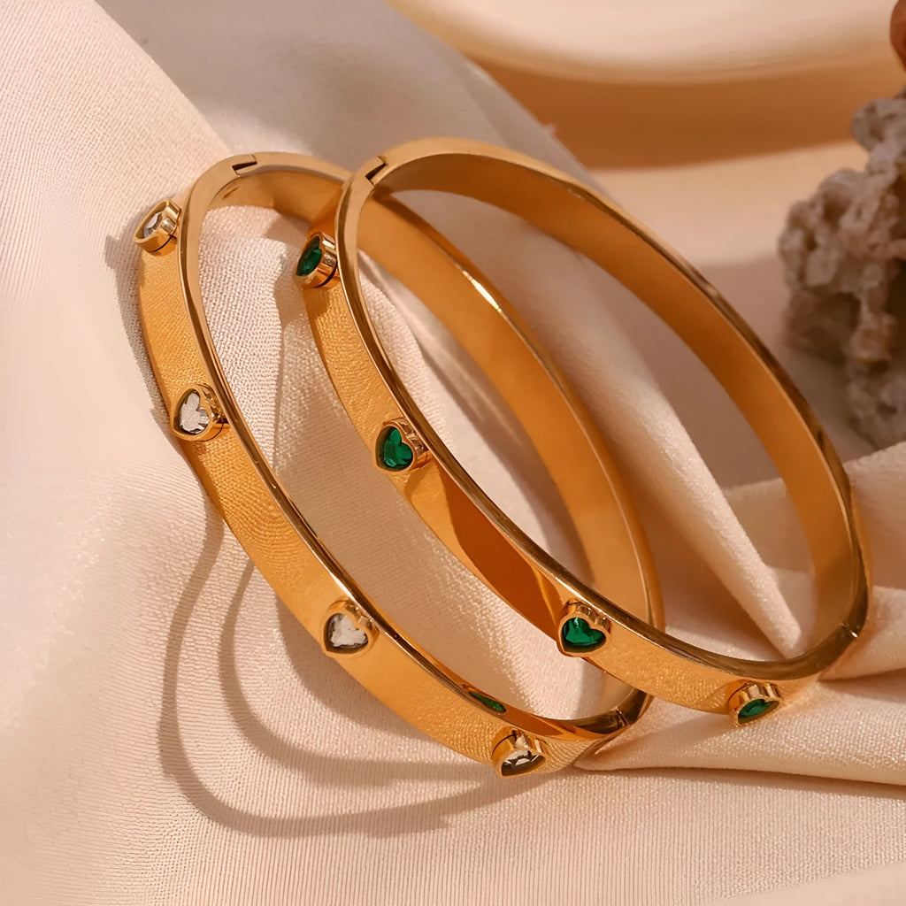 Stainless steel women's bracelet with micro-inlaid peach heart design in green or white diamond colour