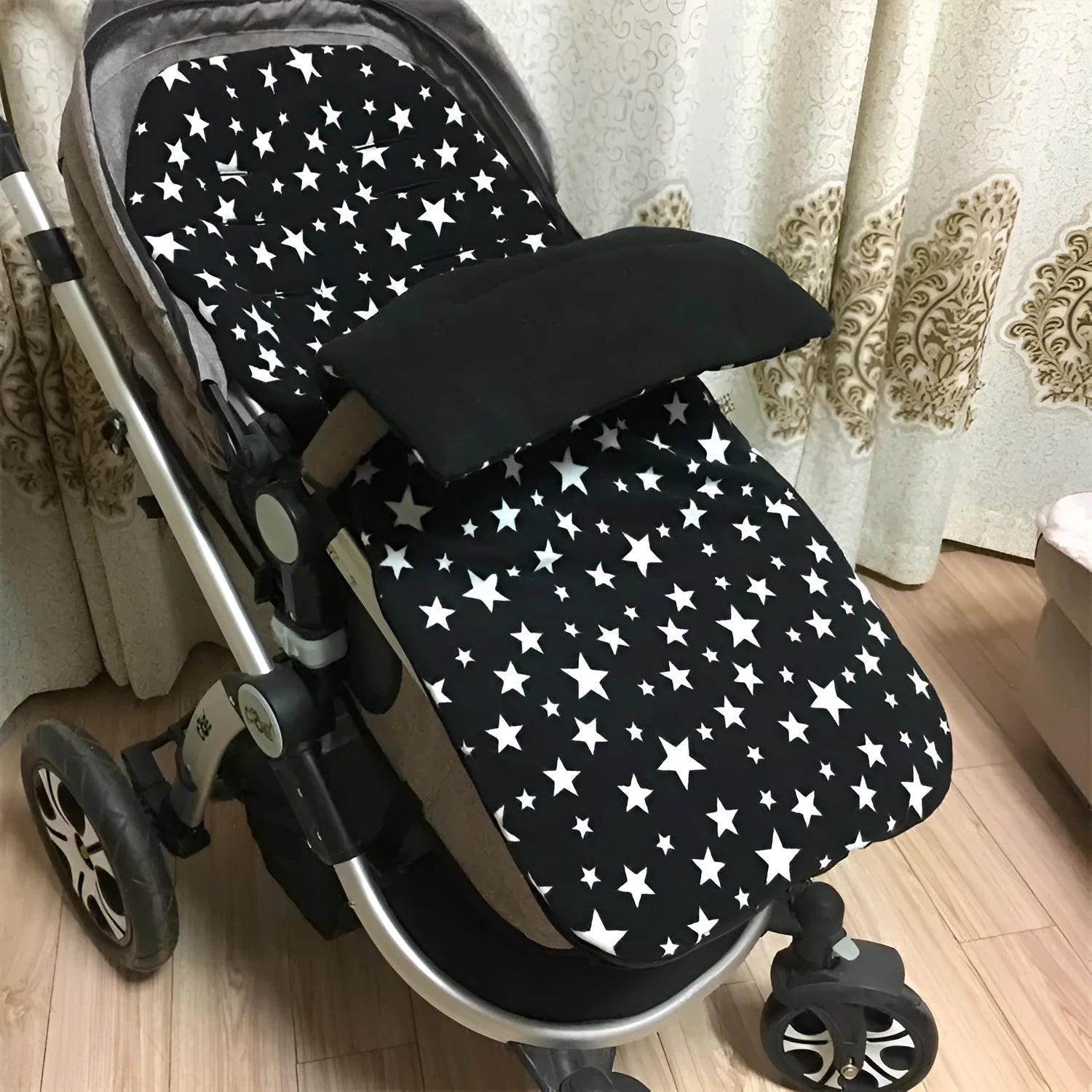 Baby stroller sleeping bag in envelope style with thick cotton wool filling for winter warmth