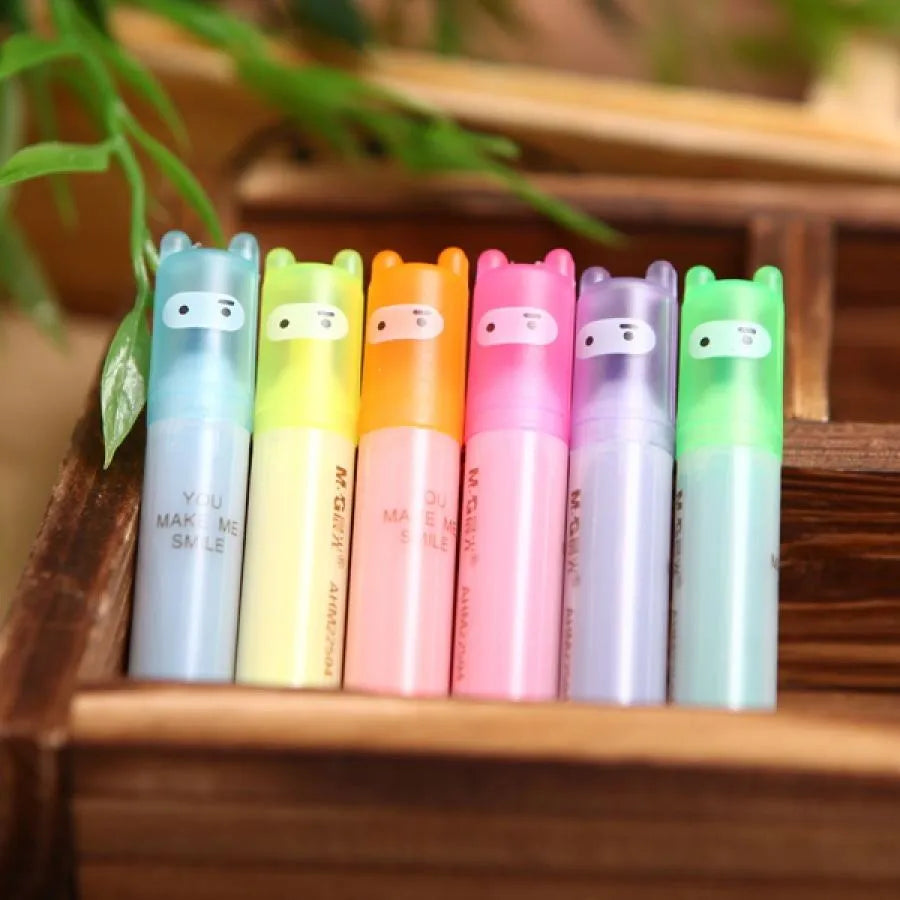Six colour highlighter set with oblique tips and plastic shells, supplied in a bag