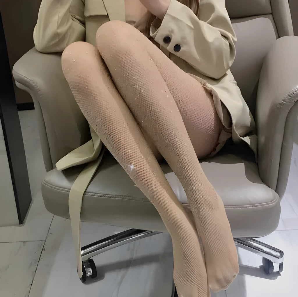Women's fishnet stockings with diamond mesh pattern in skin colour, black and white options