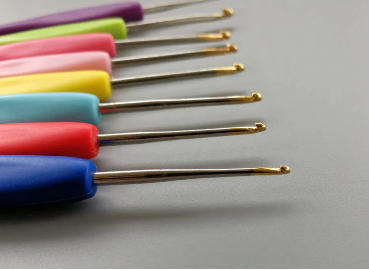Set of 16 crochet hooks with soft and hard handles in a black PU storage bag.