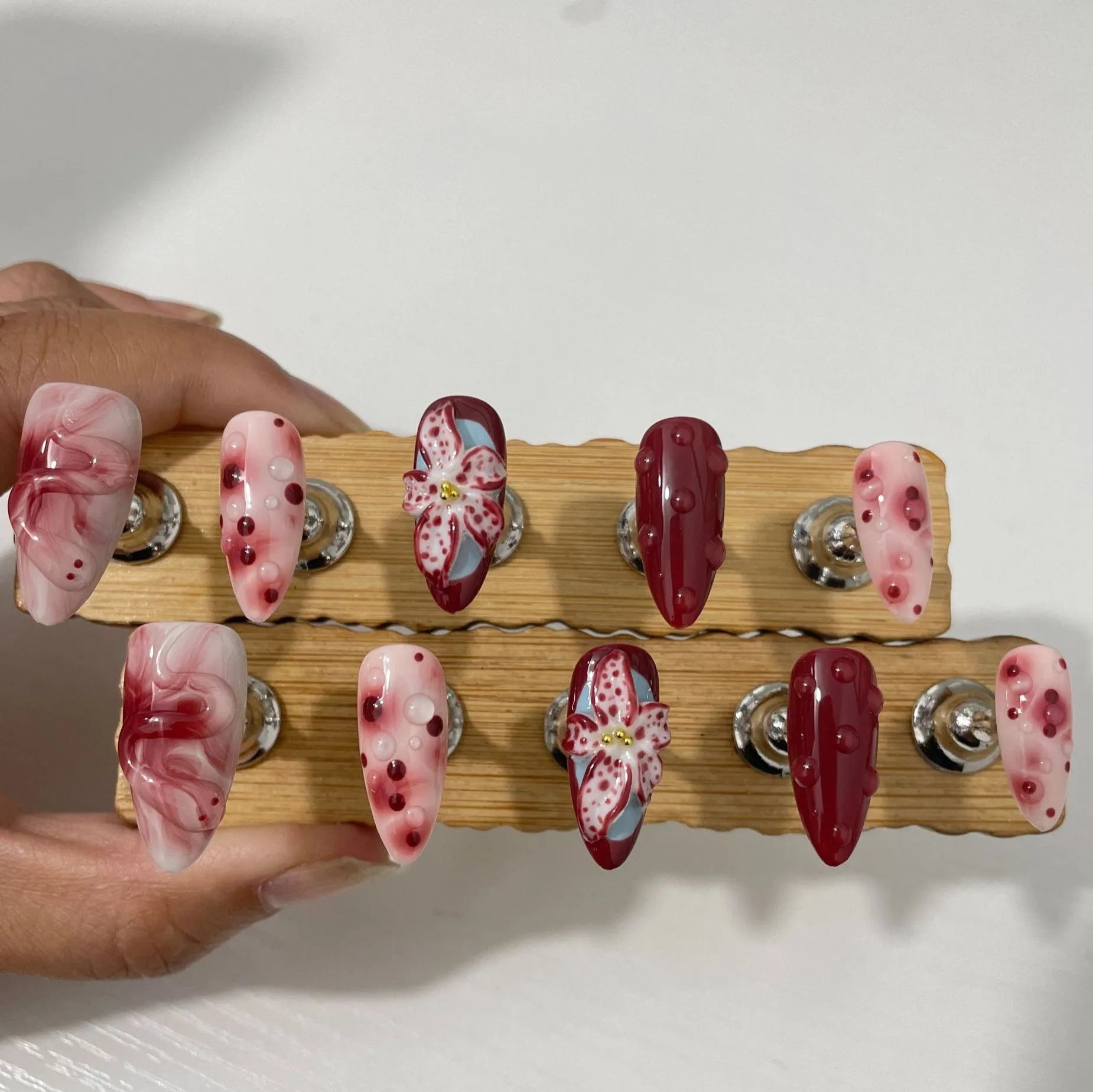 Almond-shaped false nails with hand-painted three-dimensional carved rose and starry sky patterns