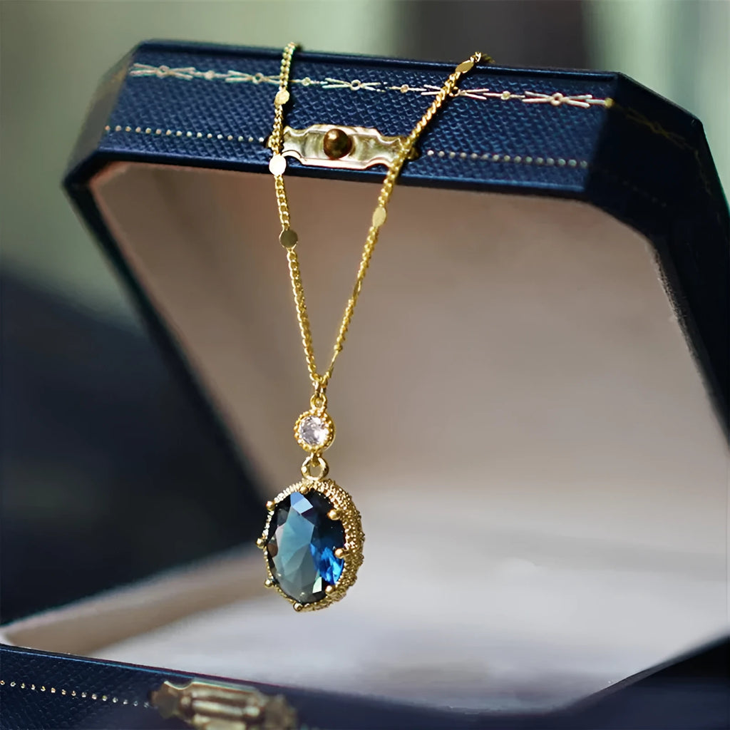 Gold geometric French retro fashion necklace with electroplated copper construction