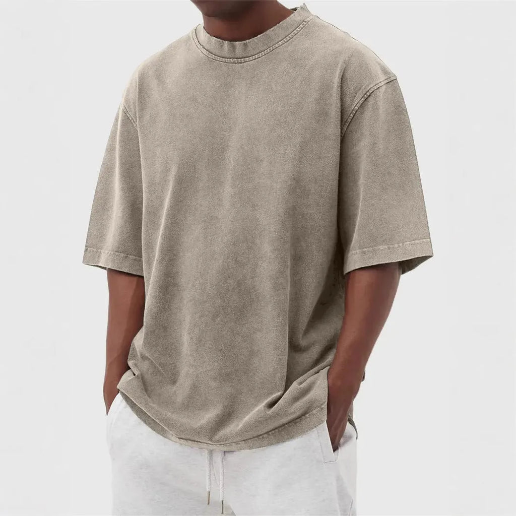 Men's stone-washed polyester pullover t-shirt in loose fit with half sleeves