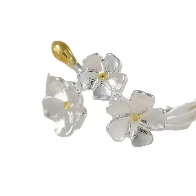 Three-dimensional flower ring with camellia elements and open mouth design in zinc alloy
