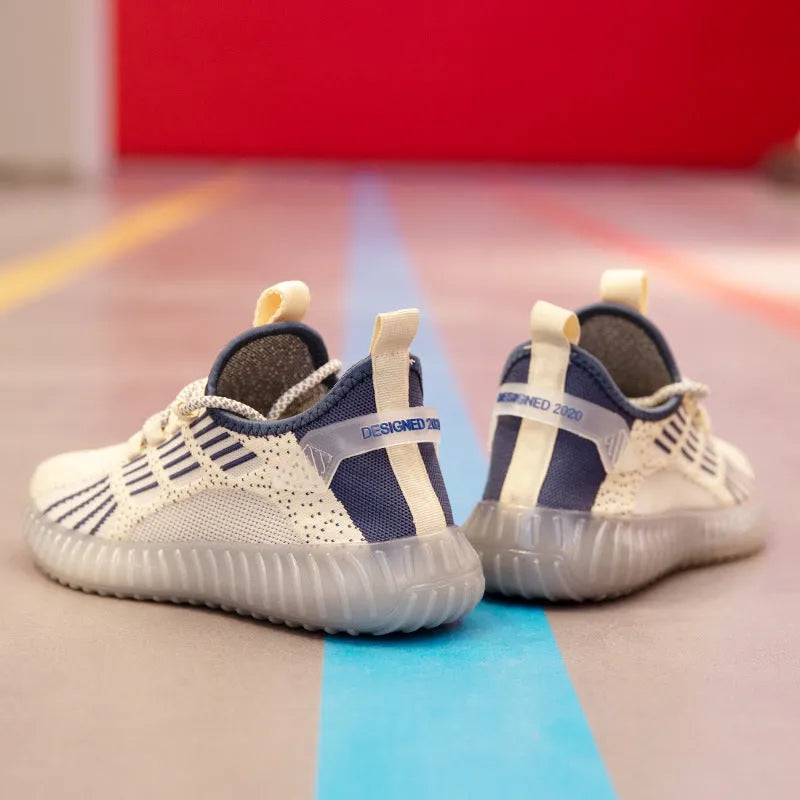 Men's white breathable sports shoes with mesh lining and platform heel design
