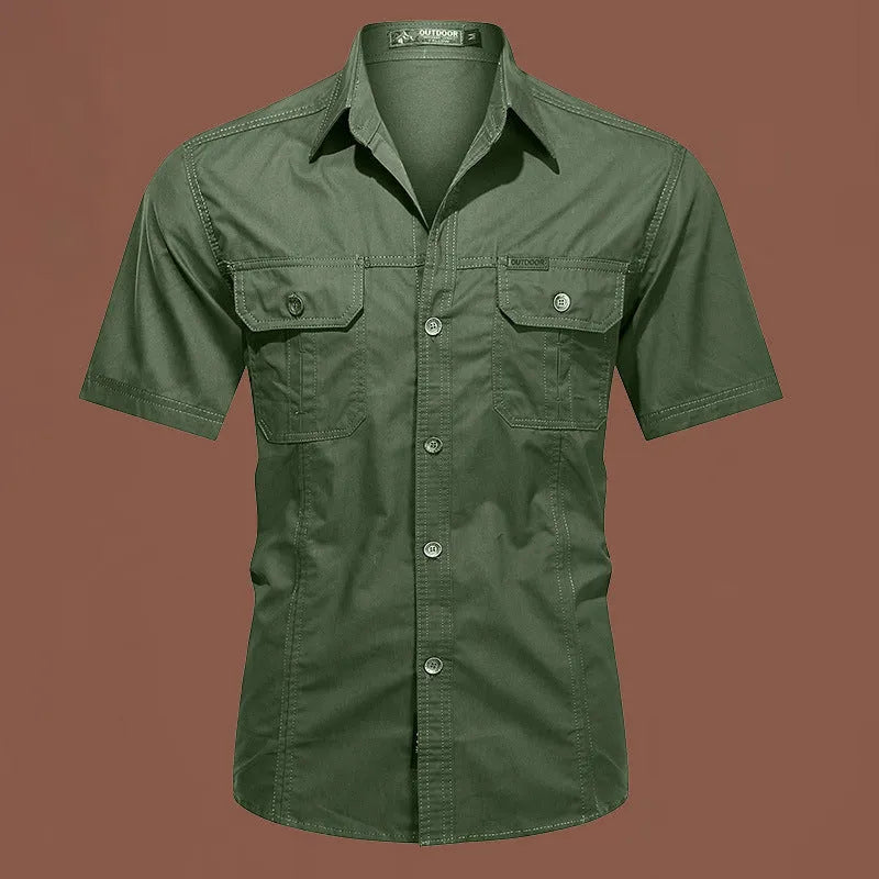 Men's short sleeve cotton work shirt in loose fit design with non-ironing treatment