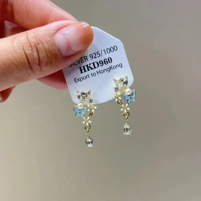 Geometric heart-shaped silver ear clip with rhinestone and dangling star tassel decoration