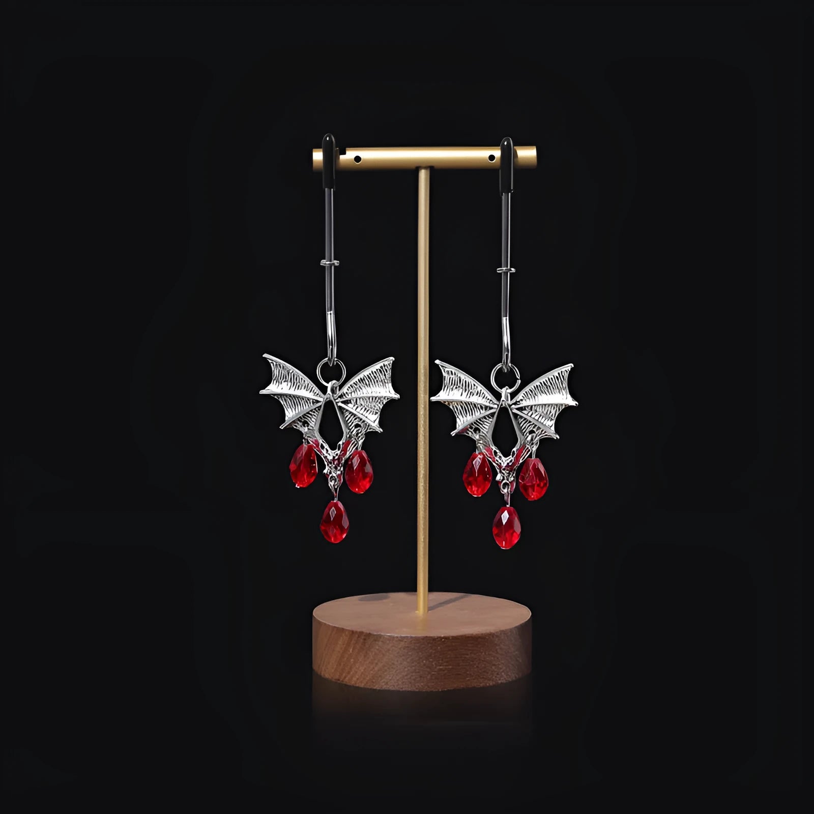Silver diamond bat nipple clamp with adjustable screw tension mechanism