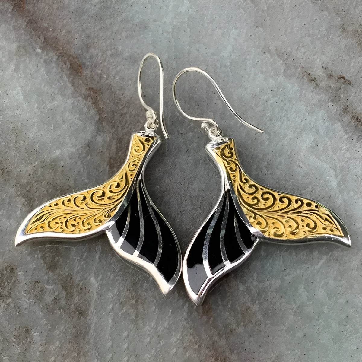 Women's fishtail-shaped earrings with whale design in white gold E4143 colour