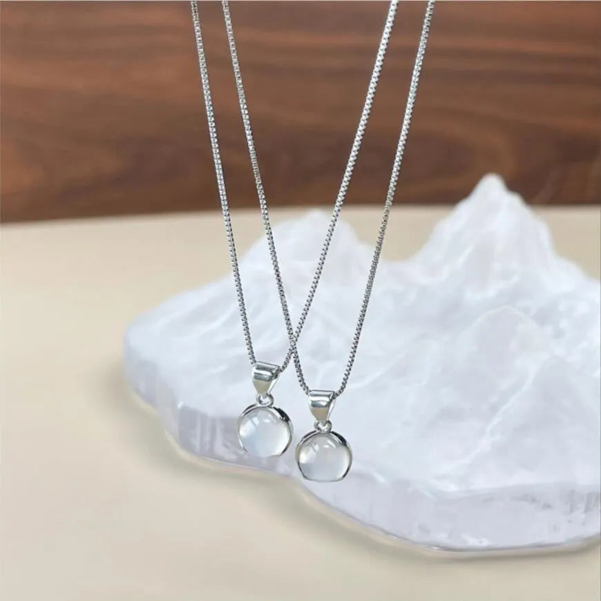 Women's Korean-style oval pendant necklace with eight-point star charm on adjustable box chain