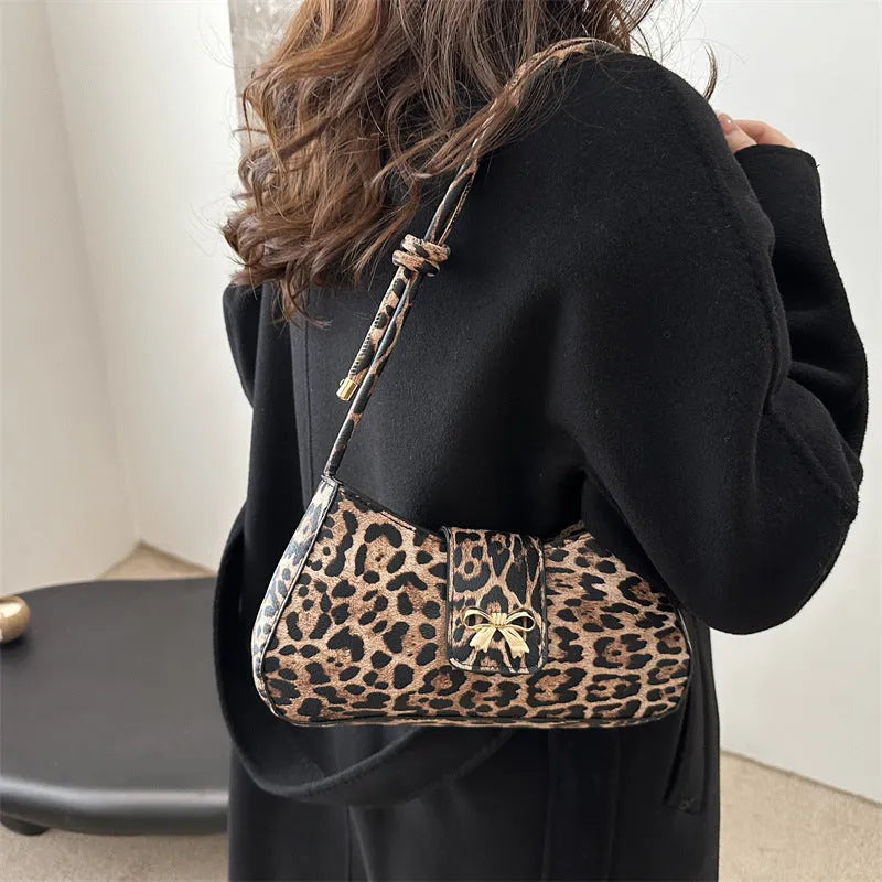 Large capacity casual women's PU handbag with sandwich pocket design in black colour