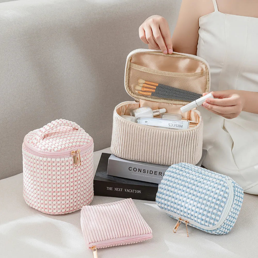 Four cube-shaped flannelette make-up bags in different colours: pink, khaki, pink dots, blue dots